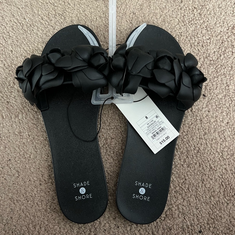 NWT - Shade & Shore Sandals Size 8